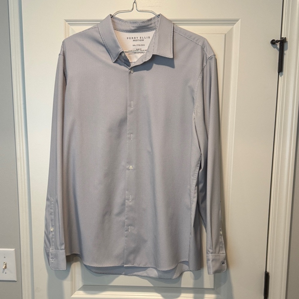 Perry Ellis Men's Light Gray Dress Shirt